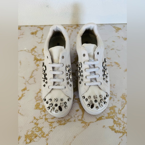 Karl Lagerfeld Shoes - 🔥🔥FINAL CLEARENCE🔥🔥 KARL LAGERFELD White Leather Studded Sneakers